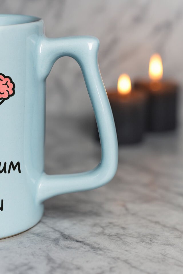 Renkli kulplu bardak - Beyin