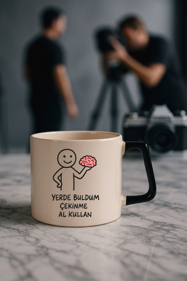 Renkli kulplu bardak - Beyin Si̇yah